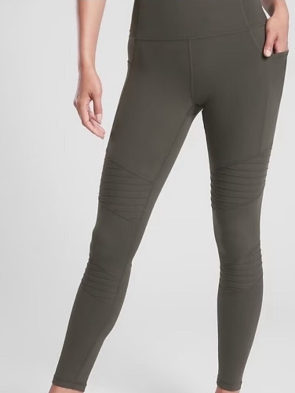 Athleta Inclination Moto Tight in Powervita Arbour Olive
#490560 Size MT